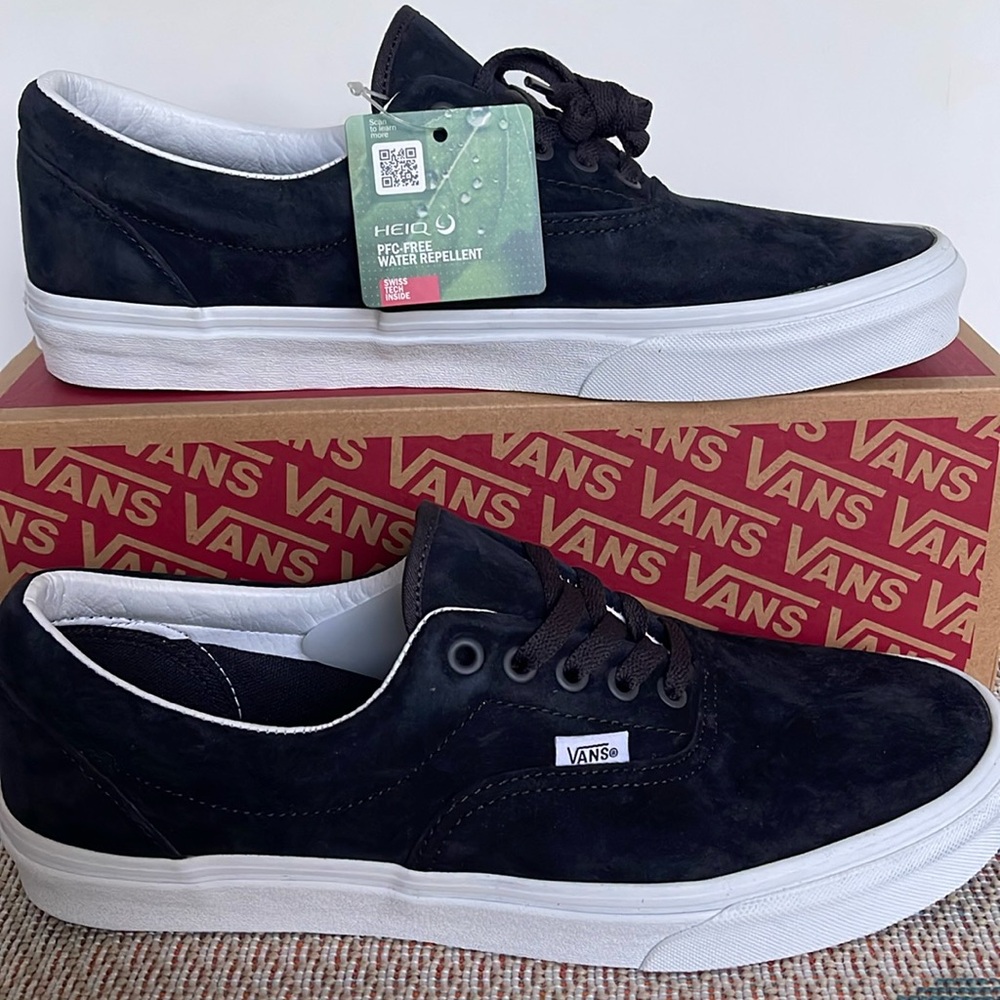 Vans WMNS Era Pig Suede Nine Iron
VN0005UEBYD
Sneakers - Picture 2 of 16